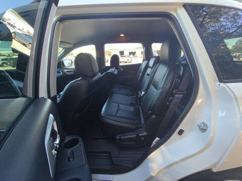 2017 Nissan Pathfinder SV