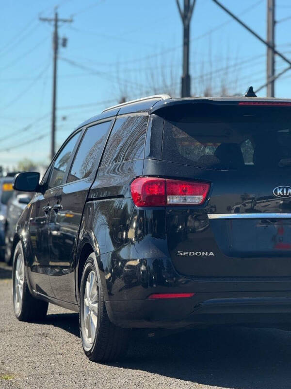 2016 Kia Sedona LX