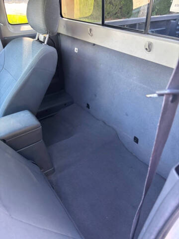 2004 Nissan Frontier Standard