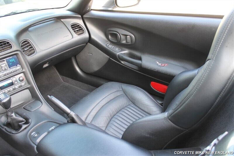 2004 Chevrolet Corvette 21