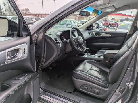 2017 Nissan Pathfinder SL