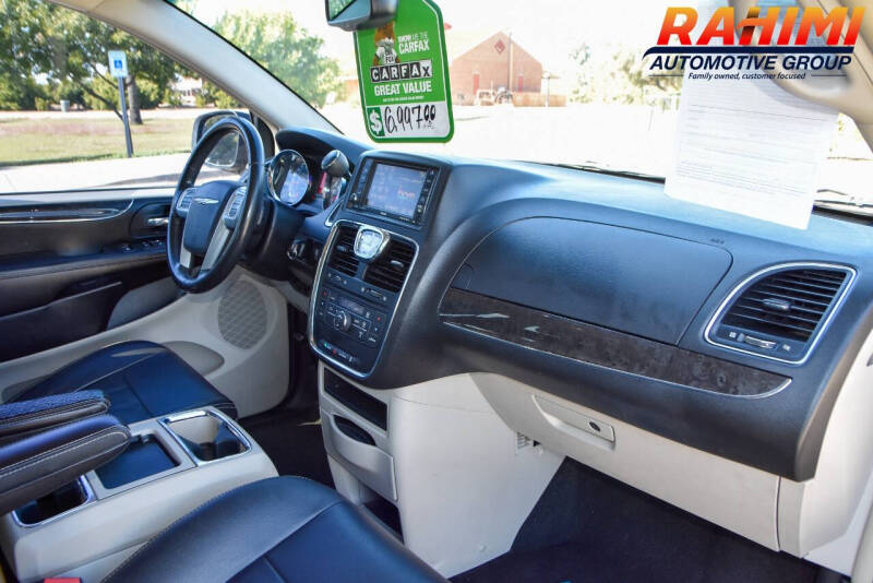 2014 Chrysler Town and Country Touring