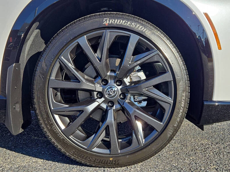 2025 Toyota Crown Signia Limited