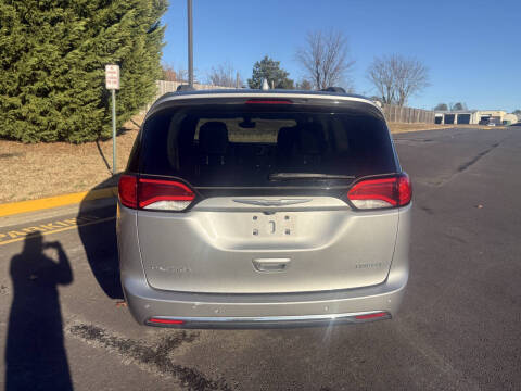 2017 Chrysler Pacifica Touring-L