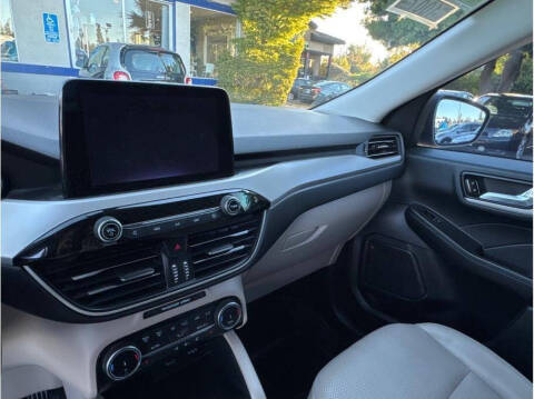 2022 Ford Escape Hybrid SEL