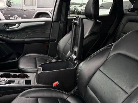 2025 Ford Escape Platinum