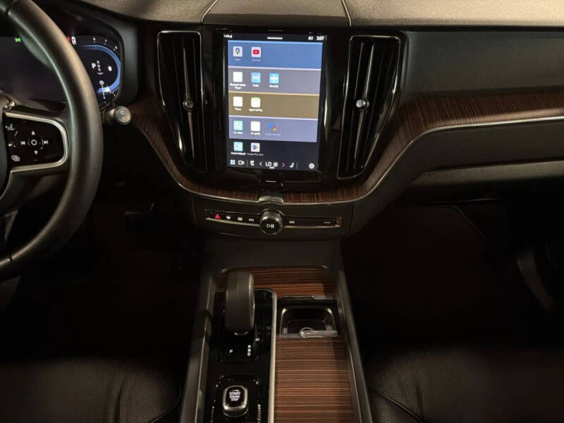 2024 Volvo XC60 B5 Plus Dark Theme