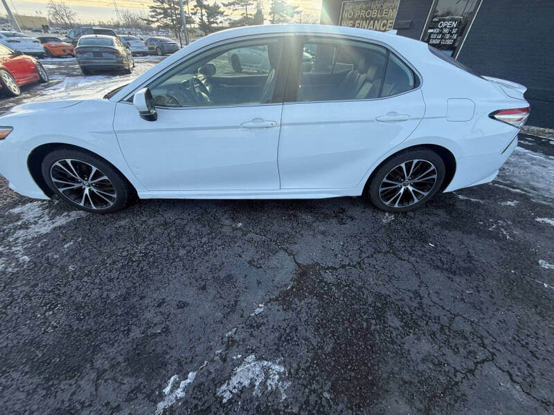 2020 Toyota Camry SE