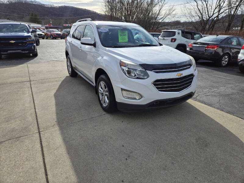 2017 Chevrolet Equinox LT photo 2