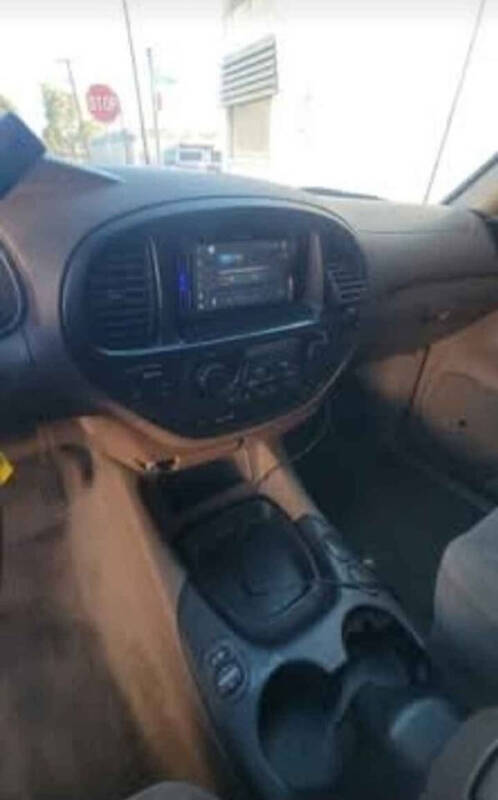 2004 Toyota Sequoia SR5