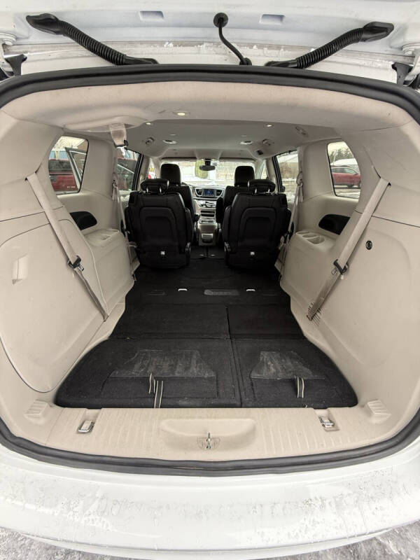 2020 Chrysler Voyager LXi