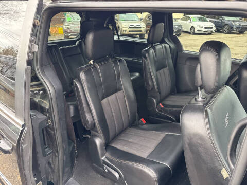 2015 Chrysler Town and Country S