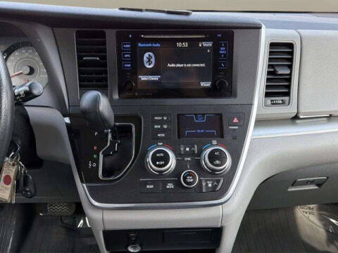 2016 Toyota Sienna LE 8-Passenger