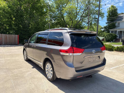 2014 Toyota Sienna LE 7-Passenger