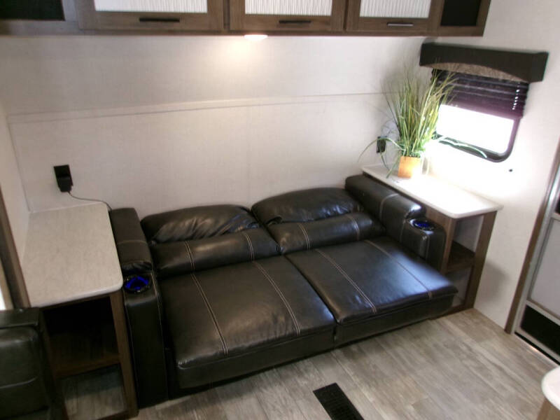 2021 Prime Time RV Avenger 25fls