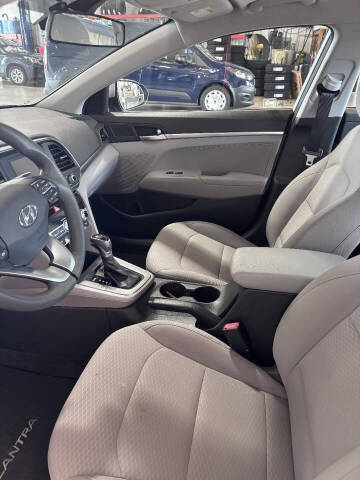 2020 Hyundai Elantra SE