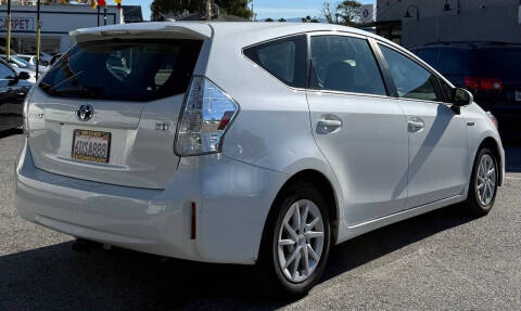 2012 Toyota Prius v Three