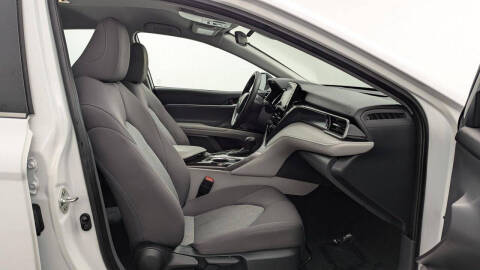 2024 Toyota Camry Hybrid LE