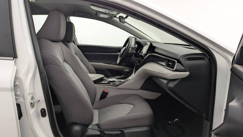 2024 Toyota Camry Hybrid LE