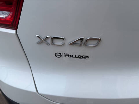 2025 Volvo XC40 B5 Plus Dark Theme