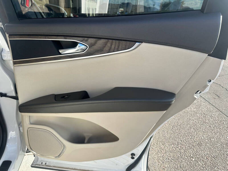 2019 Lincoln Nautilus Select