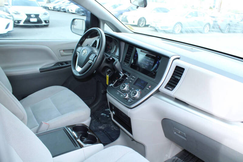 2015 Toyota Sienna L 7-Passenger