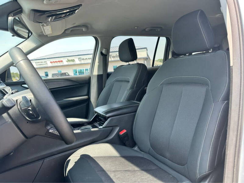 2023 Jeep Grand Cherokee L Laredo