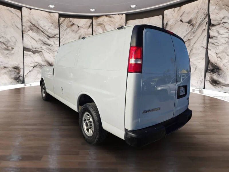 2023 GMC Savana 2500