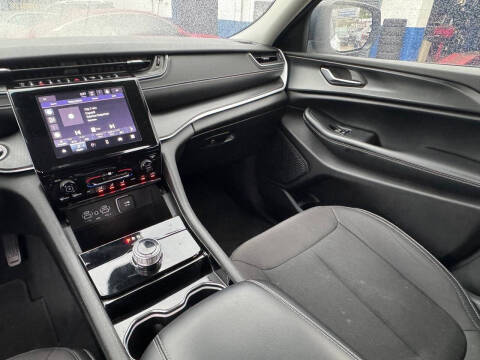 2023 Jeep Grand Cherokee Laredo