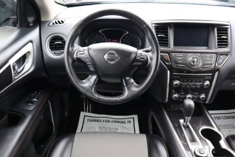 2020 Nissan Pathfinder SV