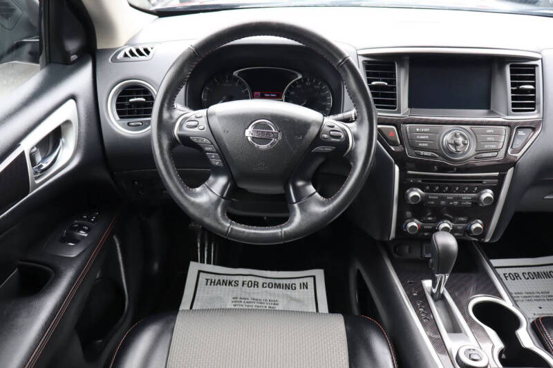 2020 Nissan Pathfinder SV