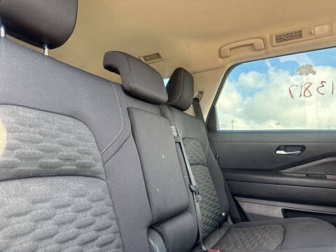 2022 Nissan Pathfinder SV