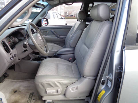 2004 Toyota Sequoia SR5