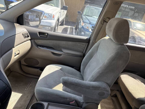 2006 Toyota Sienna CE 8 Passenger