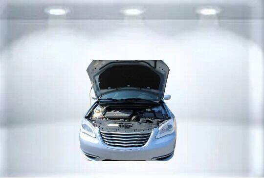 2013 Chrysler 200 Touring photo 8