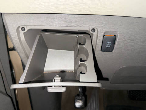 2014 Toyota Sienna XLE 8-Passenger