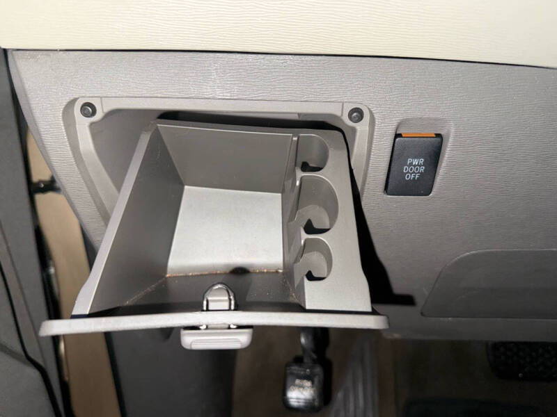 2014 Toyota Sienna XLE 8-Passenger