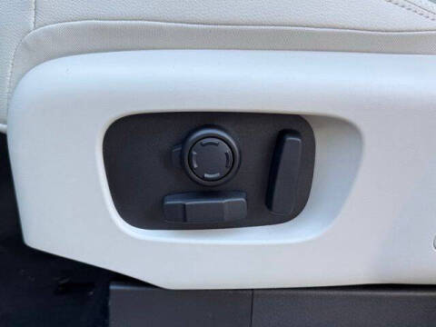 2026 Land Rover Discovery P300 S