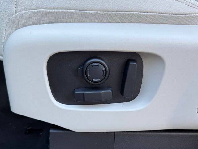 2026 Land Rover Discovery P300 S