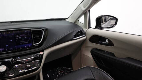 2023 Chrysler Pacifica Plug-In Hybrid Limited