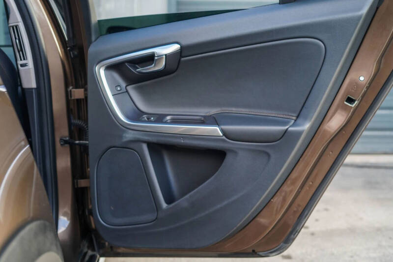 2016 Volvo V60 Cross Country T5