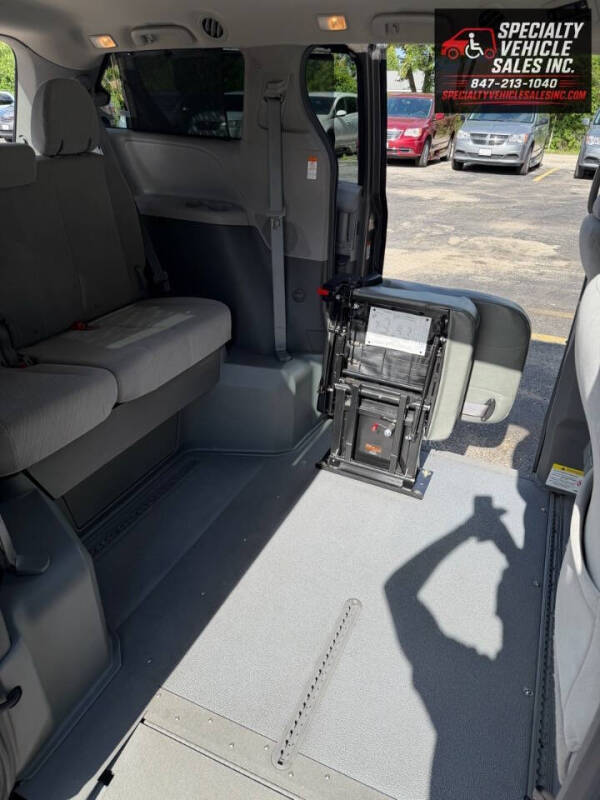 2018 Toyota Sienna LE Mobility 7-Passenger