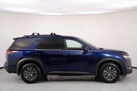 2022 Nissan Pathfinder SV