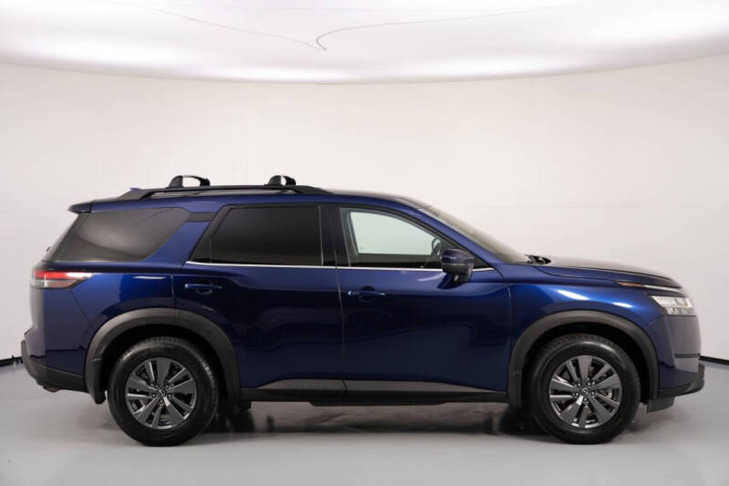 2022 Nissan Pathfinder SV