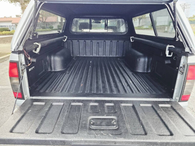 2002 Nissan Frontier SC-V6