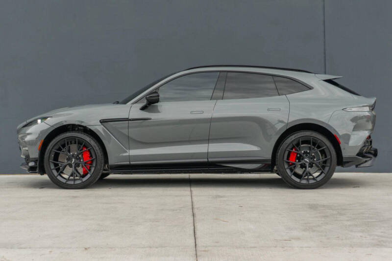 2025 Aston Martin DBX 707