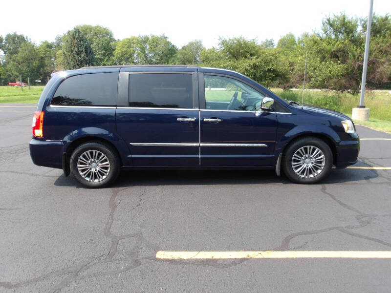 2014 Chrysler Town and Country Touring-L