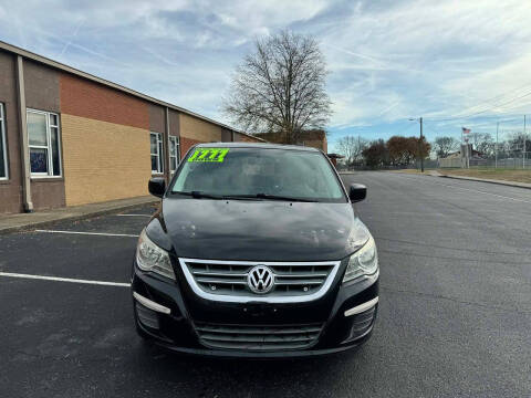 2011 Volkswagen Routan SE