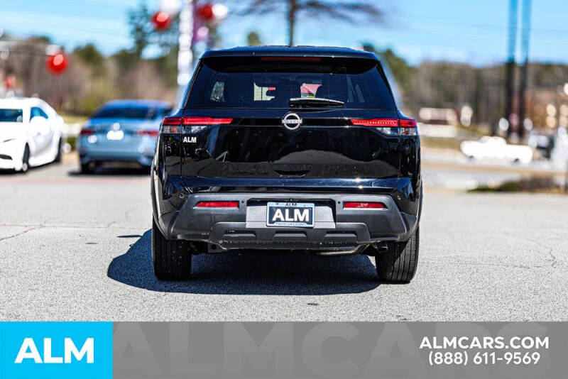 2024 Nissan Pathfinder SV