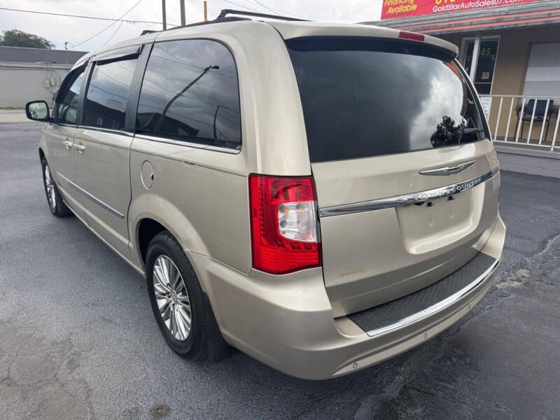 2013 Chrysler Town and Country Touring-L